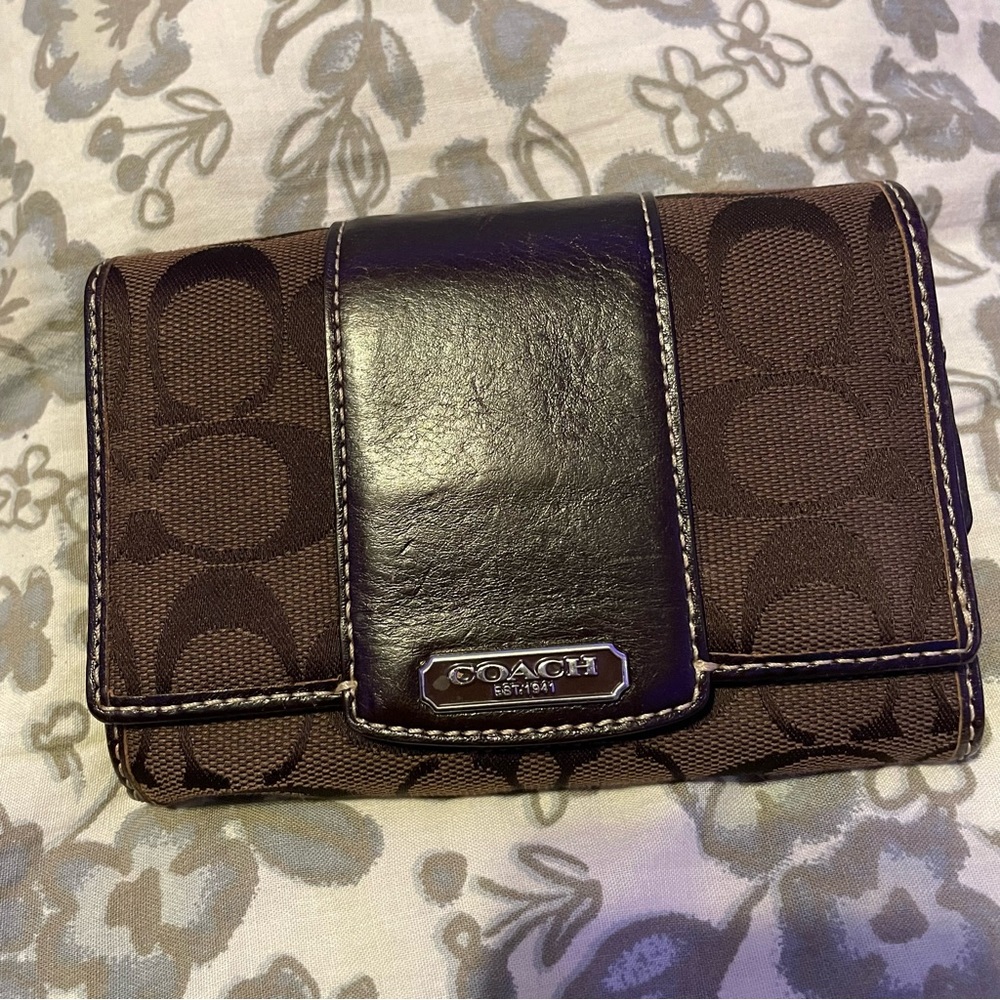 coach pink wallet